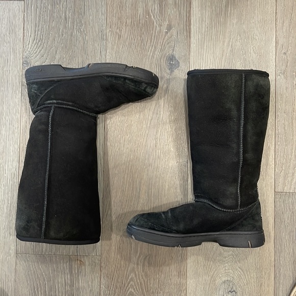 UGG Australia Shanleigh Black Sheepskin Lined Embroidered Heritage Line Boots 9 - Picture 4 of 13